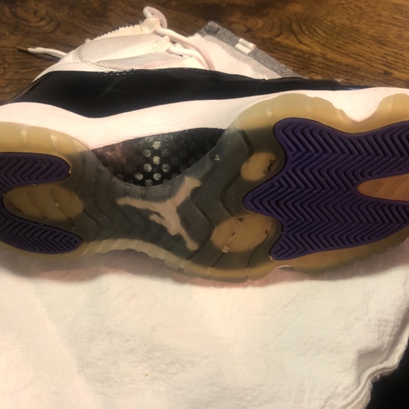 Jordan 11s Retro - Size 9. main image 4